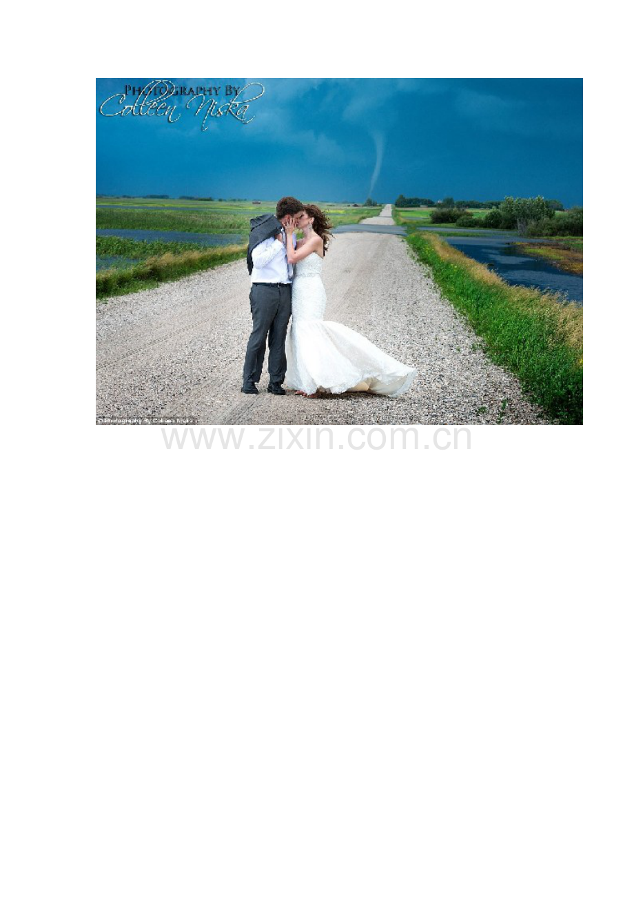 IncredibleweddingpicturesshowTORNADOformbehindnewlyweds.doc_第2页