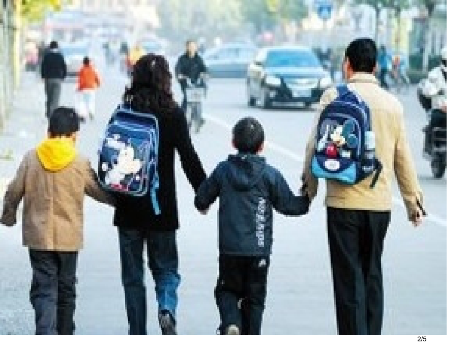 一年一班我的书包谁来背主题班会.pptx_第2页